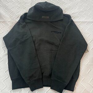 Essentials black sweatshirt – M |